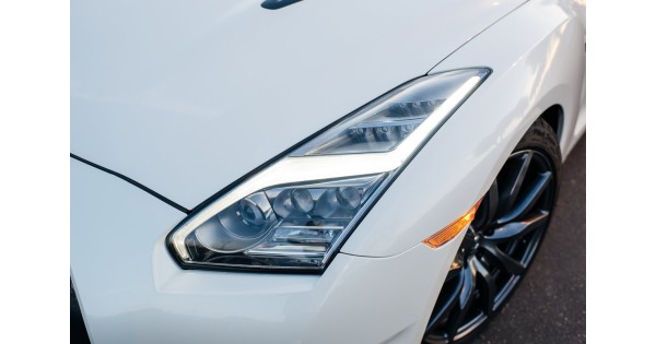 Nissan GT R LED esituled