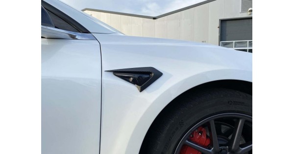 Tesla Model 3 esitiiva lisa
